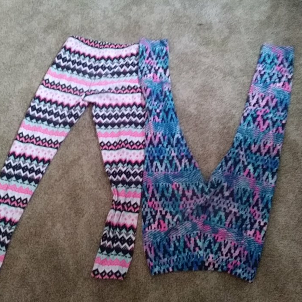 2 pairs of leggings